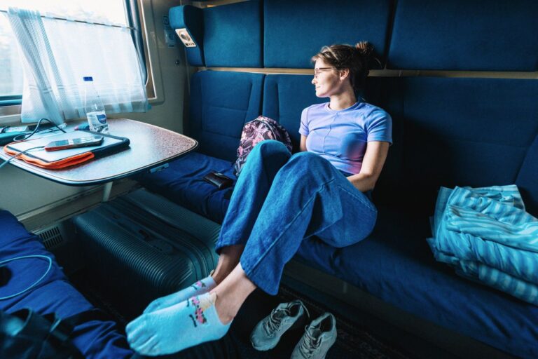 How to Stay Safe While Traveling Alone