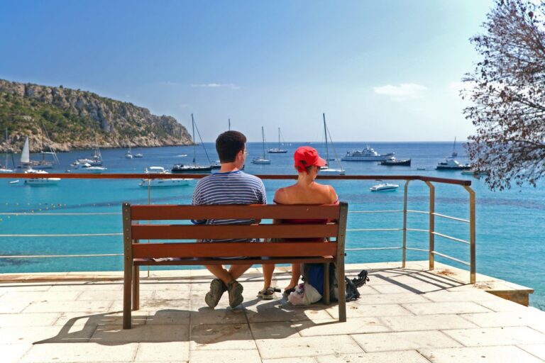 Best Time to Visit Popular Destinations (Why Timing Changes Everything)